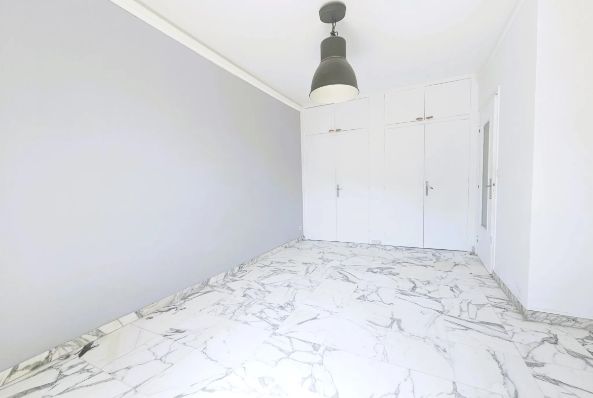 Appartement 2 pièces avec terrasse à Nice Nord - Vue dégagée et environnement calme 
