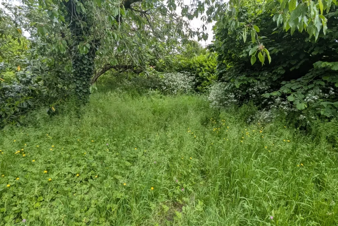 Terrain constructible de 766 m² en centre-ville de Magne – Opportunité rare 