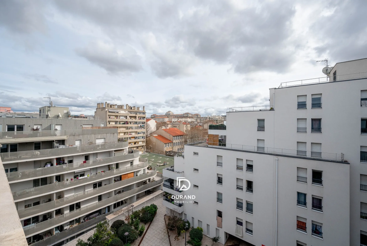Appartement T4 avec terrasse et parking à Marseille 13003 
