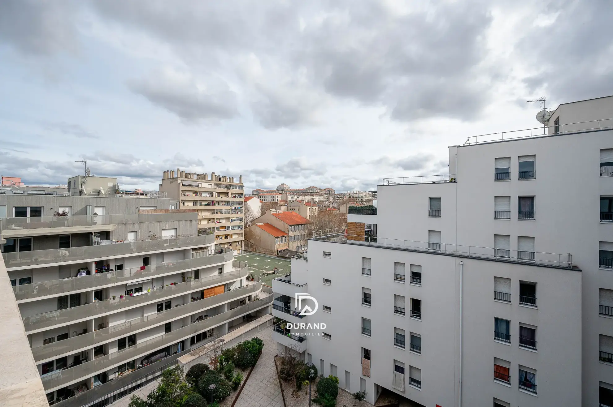 Appartement T4 avec terrasse et parking à Marseille 13003 