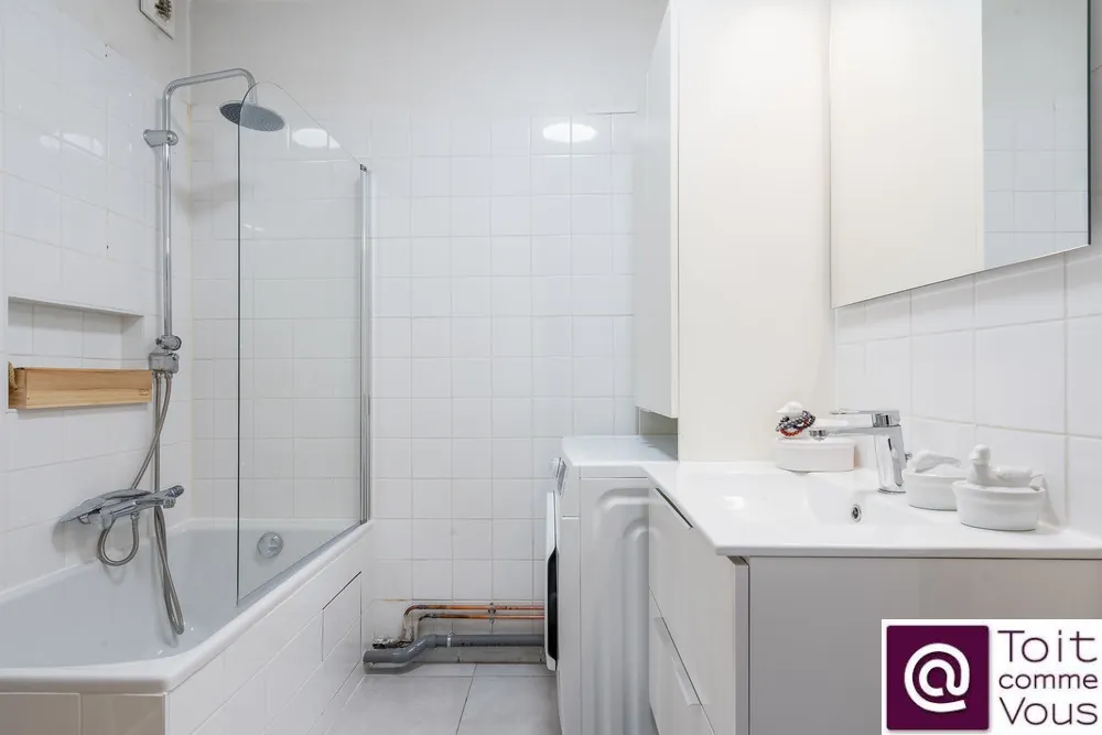 Appartement 2 pièces avec terrasse à Montreuil, rénové et calme, proximité des transports et du centre-ville 