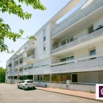Appartement 2 pièces avec terrasse à Montreuil, rénové et calme, proximité des transports et du centre-ville