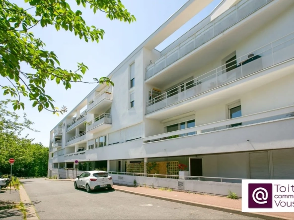 Appartement 2 pièces avec terrasse à Montreuil, rénové et calme, proximité des transports et du centre-ville