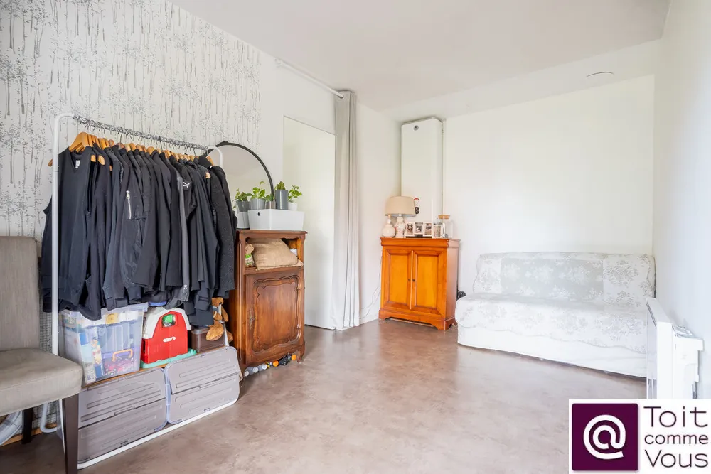 Appartement 2 pièces avec terrasse à Montreuil, rénové et calme, proximité des transports et du centre-ville 
