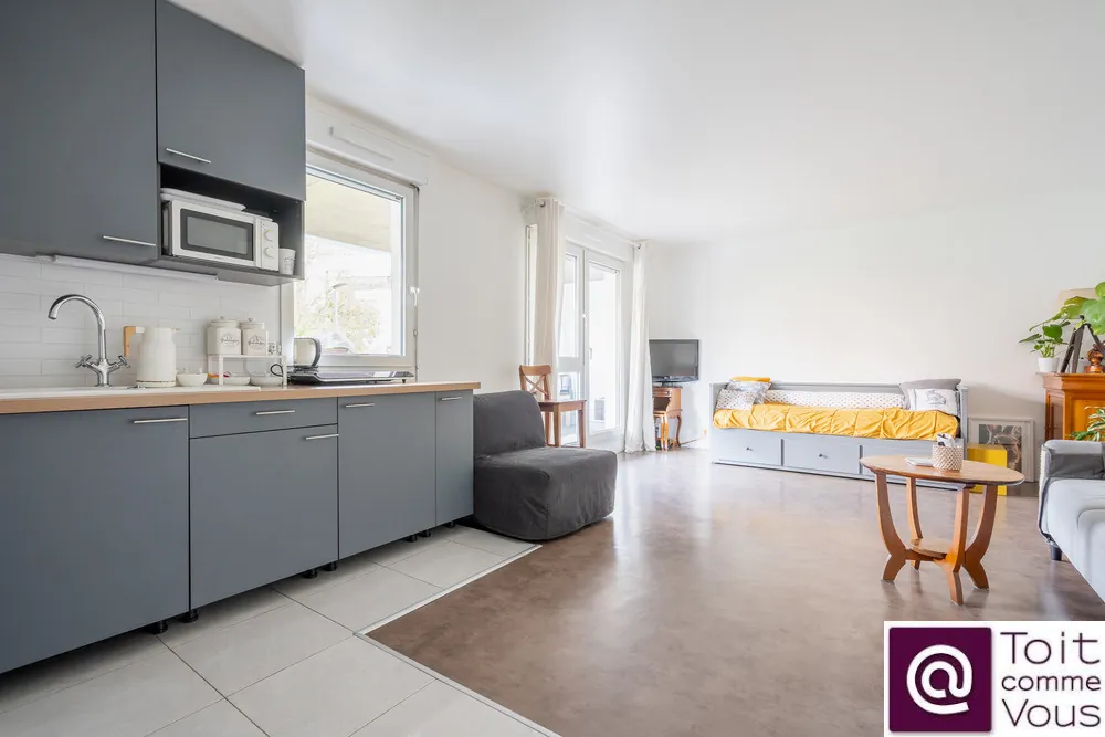 Appartement 2 pièces avec terrasse à Montreuil, rénové et calme, proximité des transports et du centre-ville 