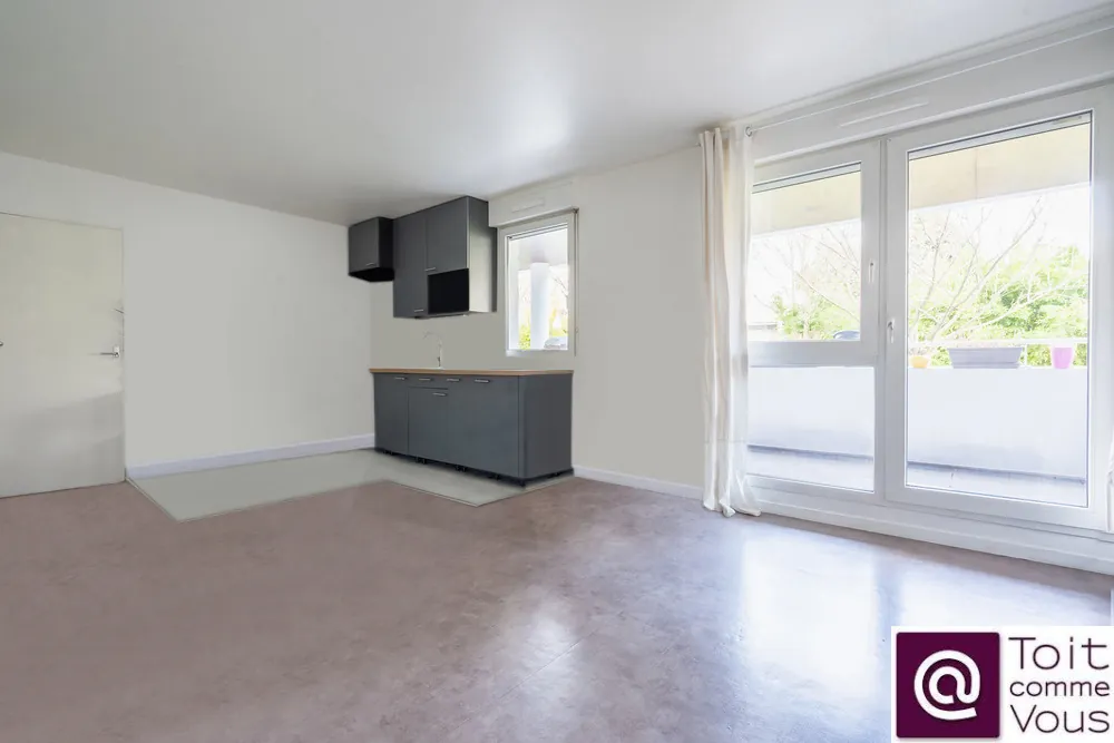 Appartement 2 pièces avec terrasse à Montreuil, rénové et calme, proximité des transports et du centre-ville 