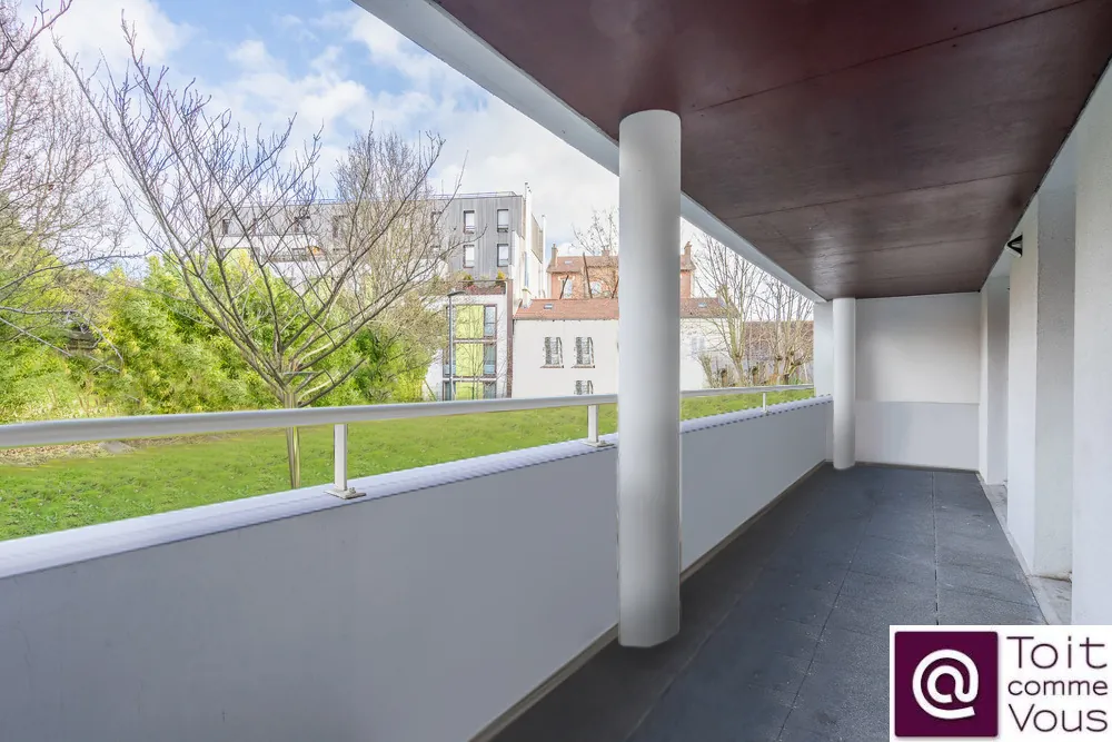 Appartement 2 pièces avec terrasse à Montreuil, rénové et calme, proximité des transports et du centre-ville 