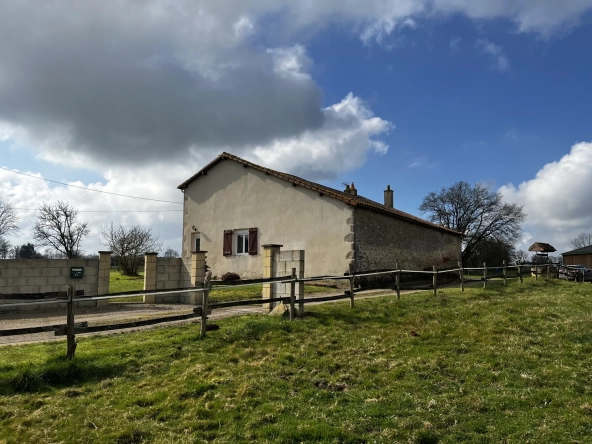 Propriété équestre avec habitation, dépendances et terrain à Bressuire, 79300