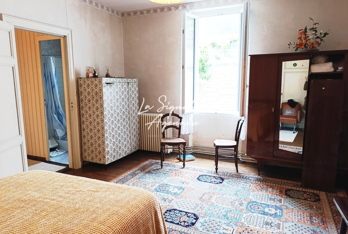 Ensemble immobilier avec maison, appartement, jardin et garage à Clermont-Dessous 