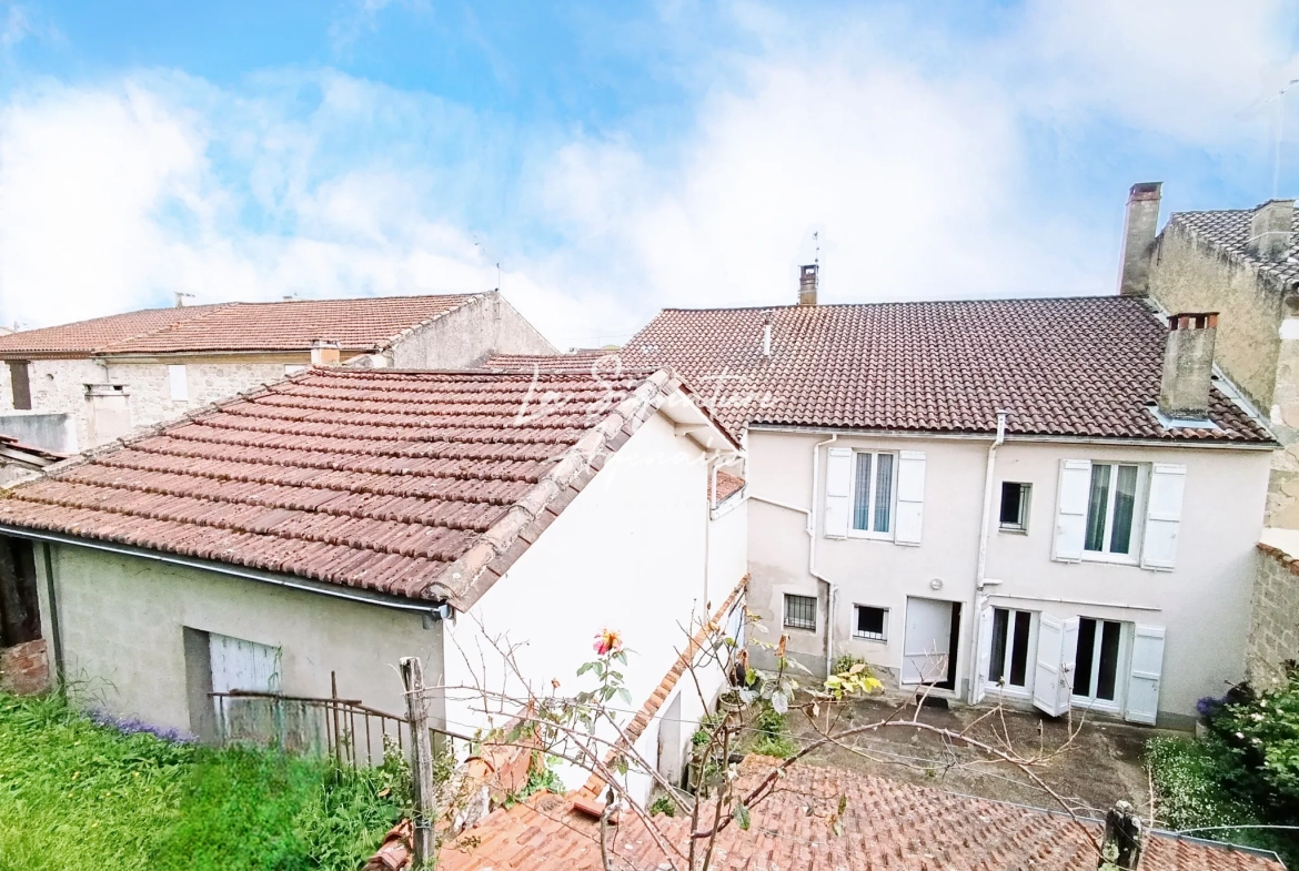 Ensemble immobilier avec maison, appartement, jardin et garage à Clermont-Dessous 