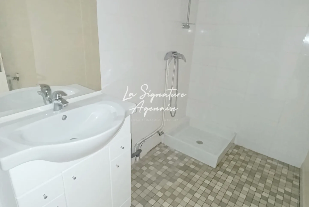 Ensemble immobilier avec maison, appartement, jardin et garage à Clermont-Dessous 