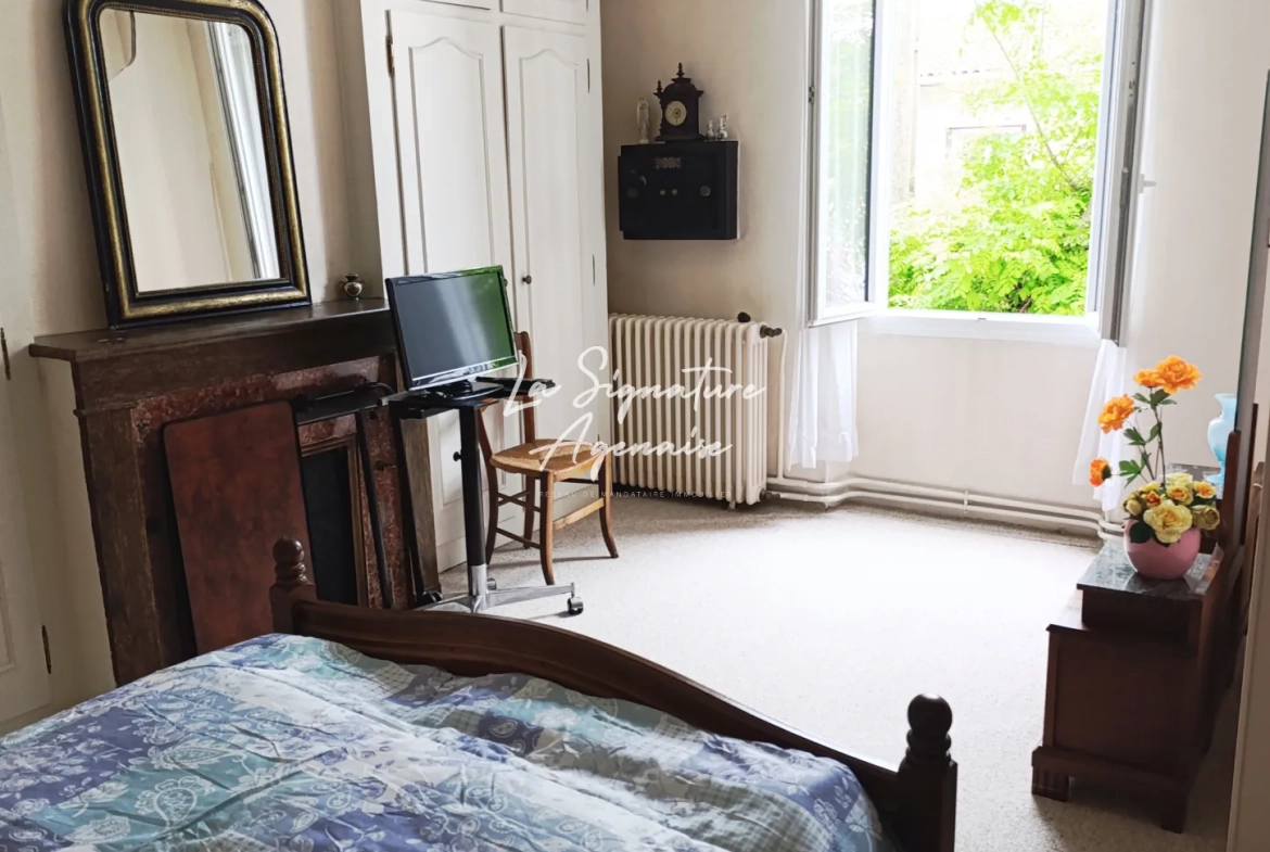 Ensemble immobilier avec maison, appartement, jardin et garage à Clermont-Dessous 