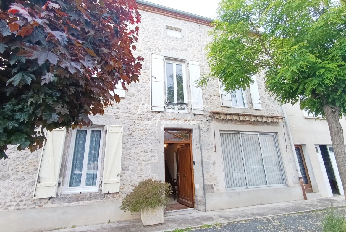 Ensemble immobilier avec maison, appartement, jardin et garage à Clermont-Dessous 