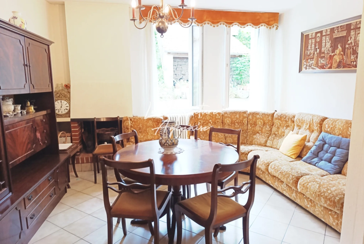 Ensemble immobilier avec maison, appartement, jardin et garage à Clermont-Dessous 