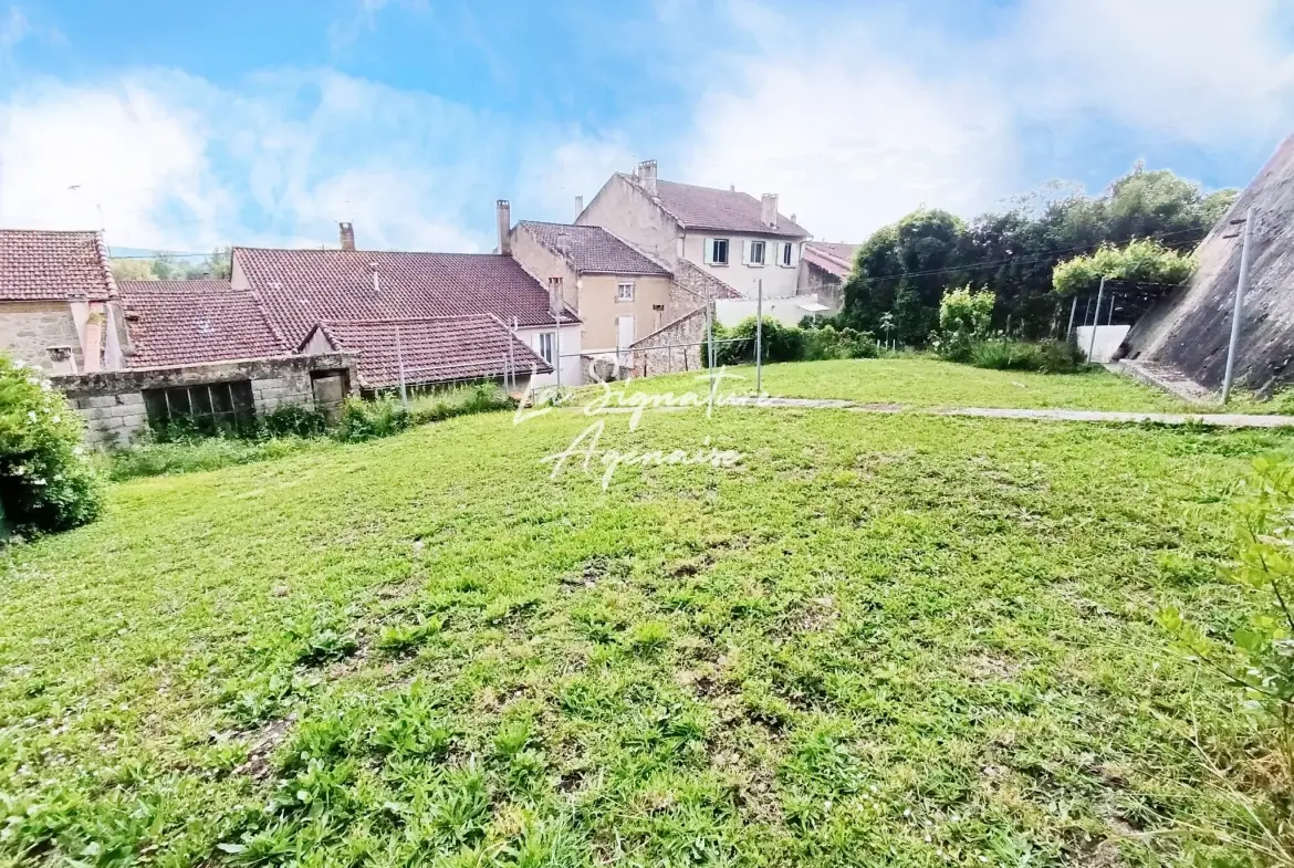 Ensemble immobilier avec maison, appartement, jardin et garage à Clermont-Dessous 