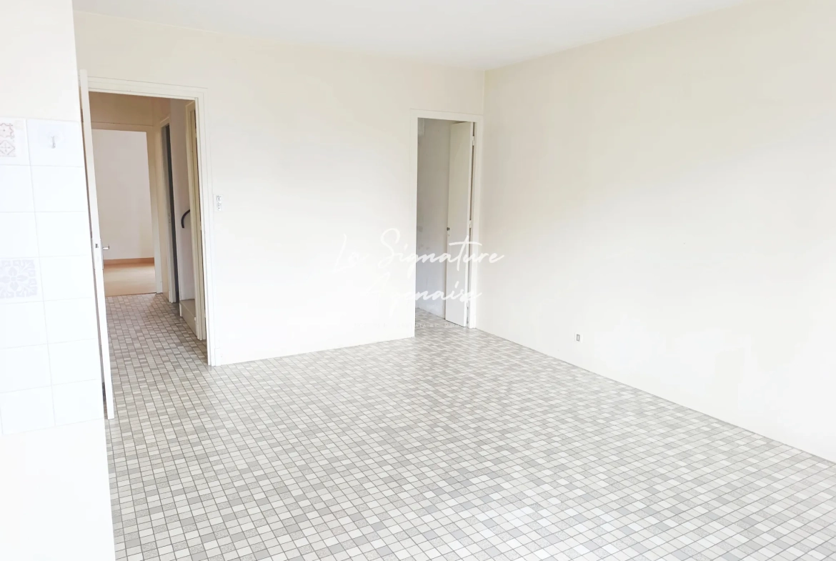 Ensemble immobilier avec maison, appartement, jardin et garage à Clermont-Dessous 