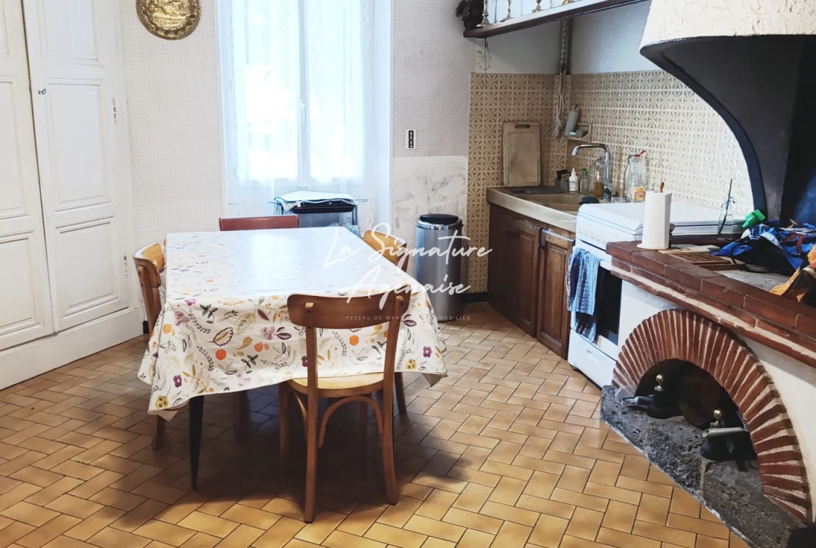 Ensemble immobilier avec maison, appartement, jardin et garage à Clermont-Dessous 