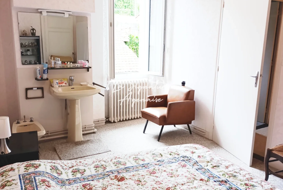 Ensemble immobilier avec maison, appartement, jardin et garage à Clermont-Dessous 