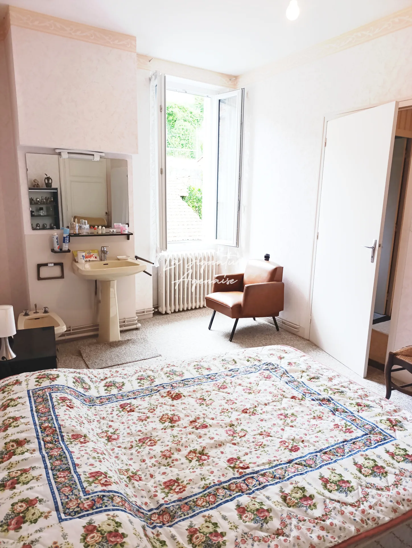 Ensemble immobilier avec maison, appartement, jardin et garage à Clermont-Dessous 