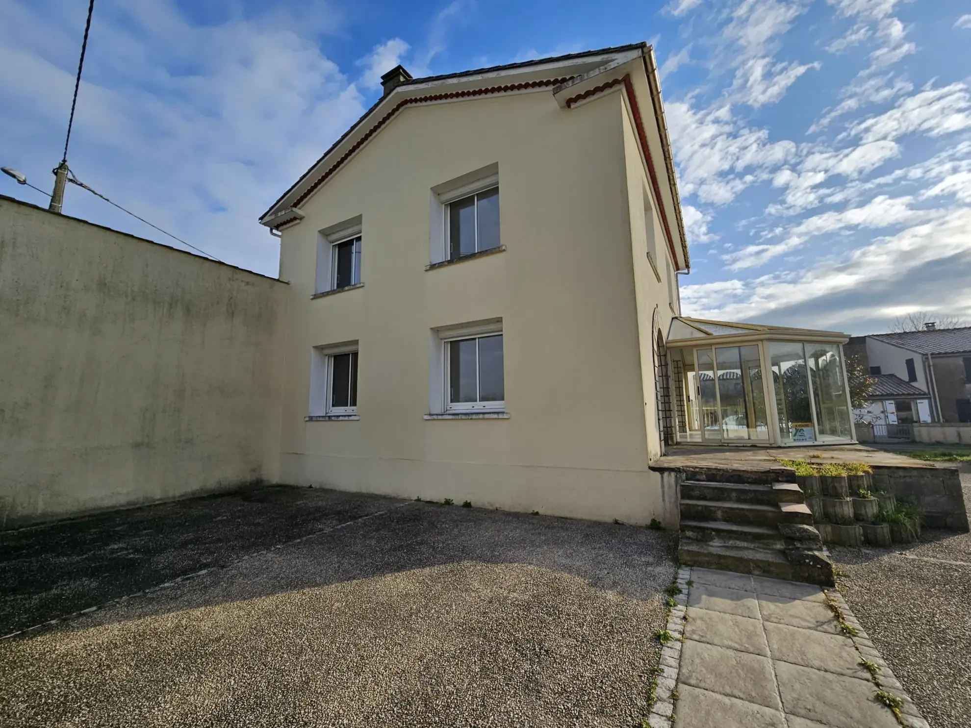 Maison à rafraîchir avec 4 chambres et dépendances à Saint-Georges-de-Rex 