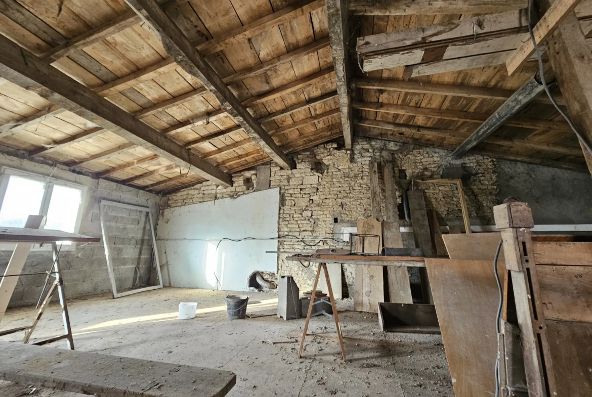 Maison à rafraîchir avec 4 chambres et dépendances à Saint-Georges-de-Rex 