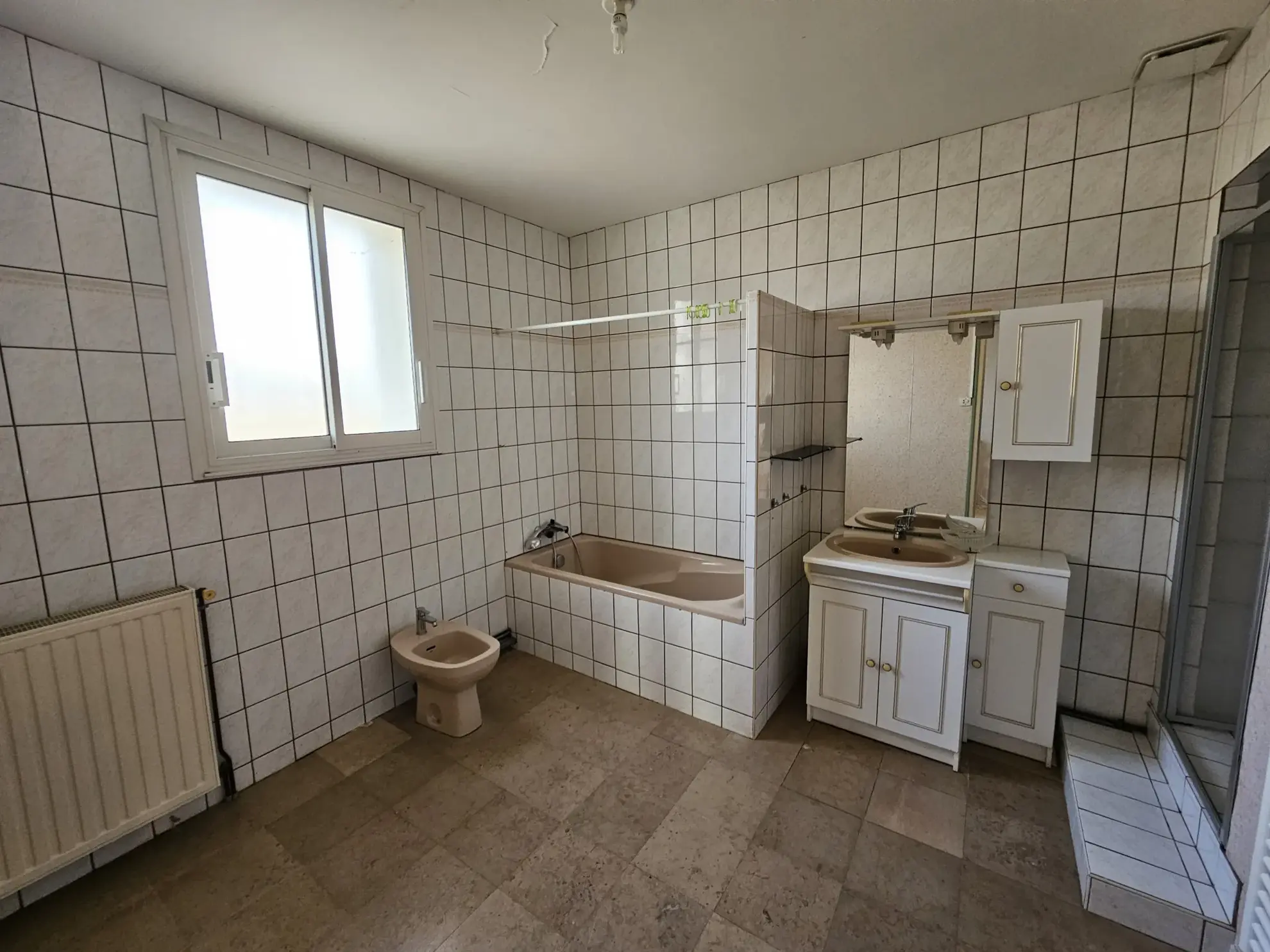 Maison à rafraîchir avec 4 chambres et dépendances à Saint-Georges-de-Rex 