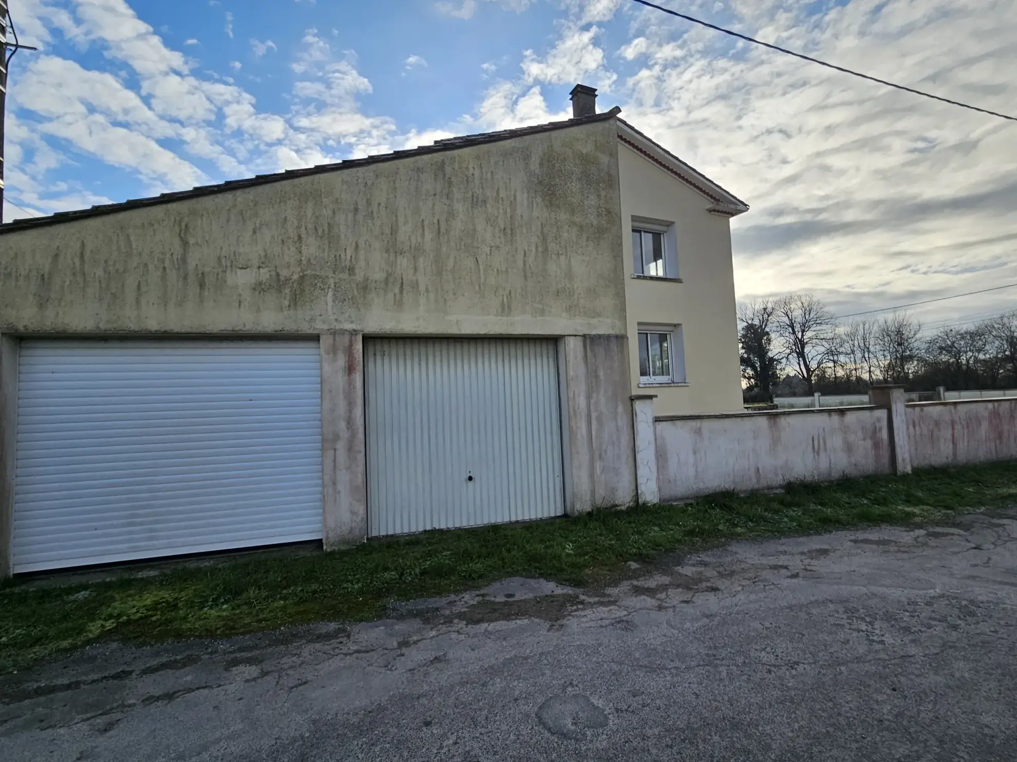 Maison à rafraîchir avec 4 chambres et dépendances à Saint-Georges-de-Rex 