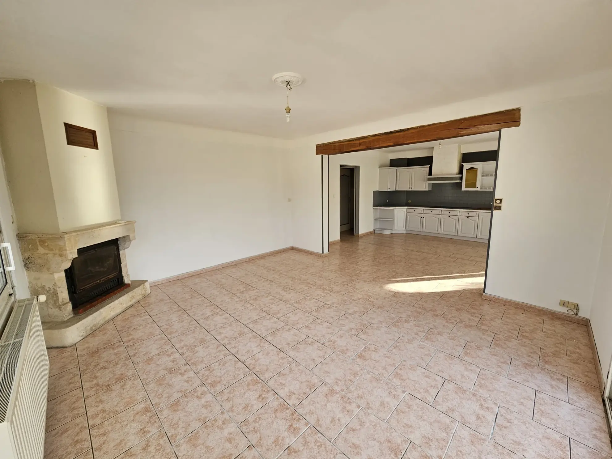 Maison à rafraîchir avec 4 chambres et dépendances à Saint-Georges-de-Rex 