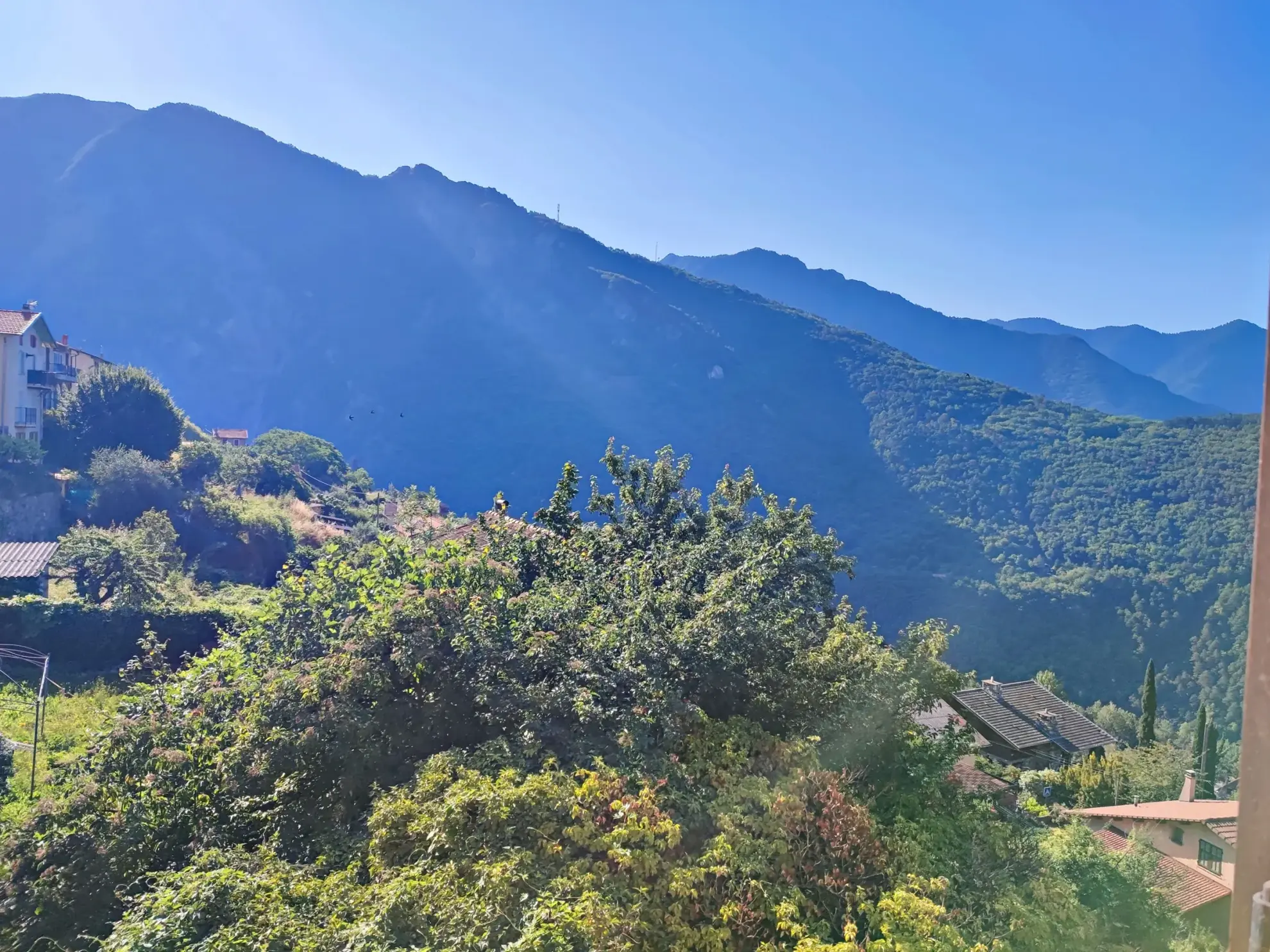 Maison de village avec vue vallée et studio indépendant à Belvédère 