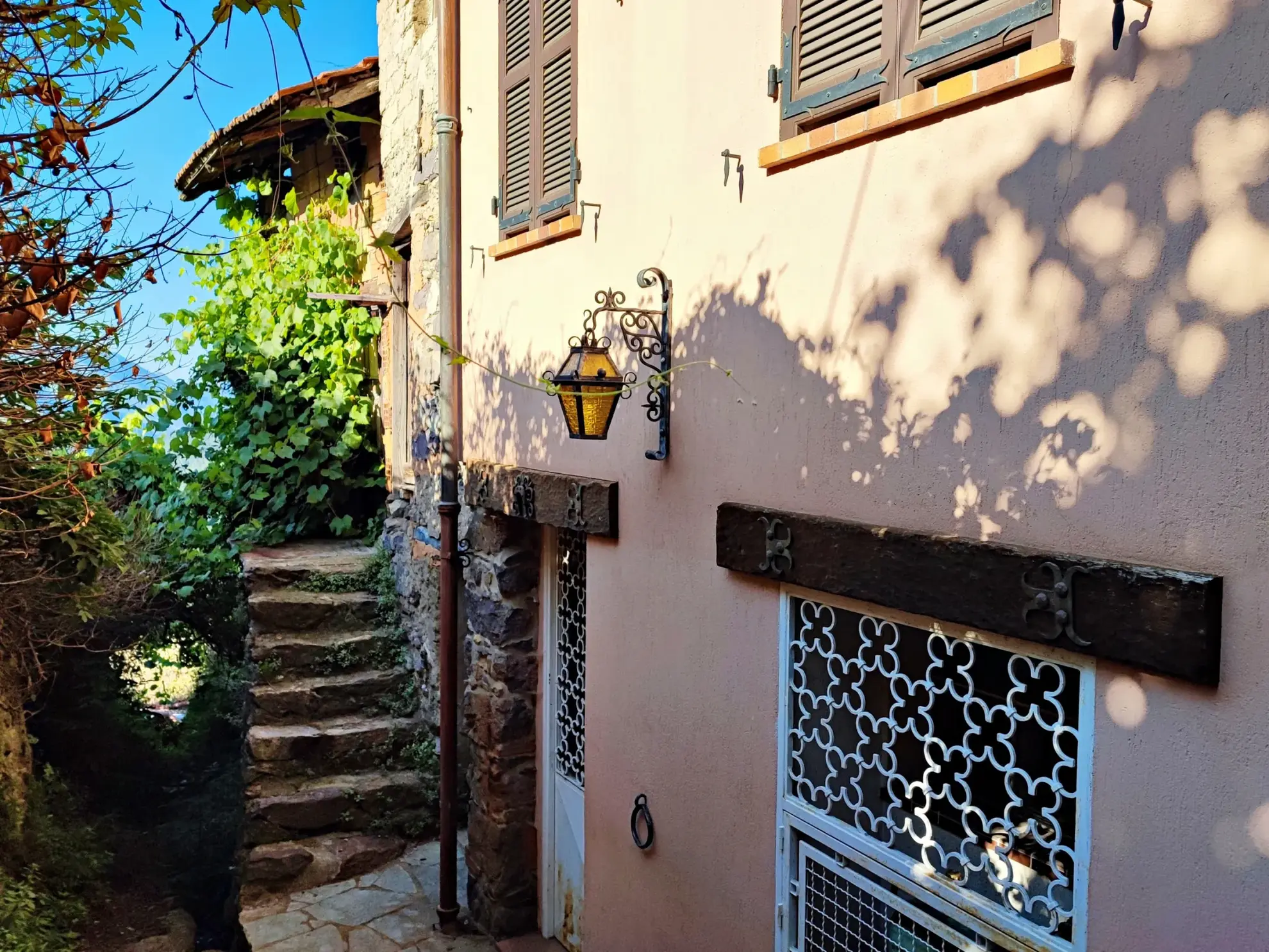 Maison de village avec vue vallée et studio indépendant à Belvédère 