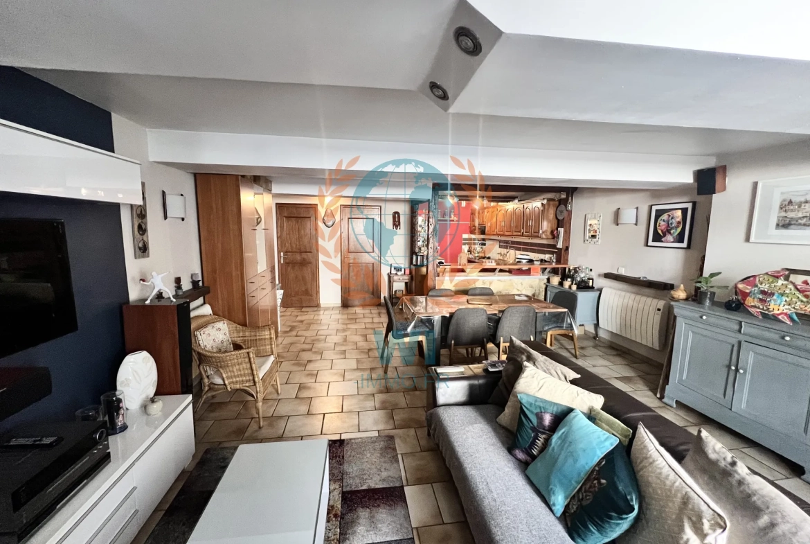 Triplex de 108 m2 avec 4 chambres au centre de Trans-en-Provence 