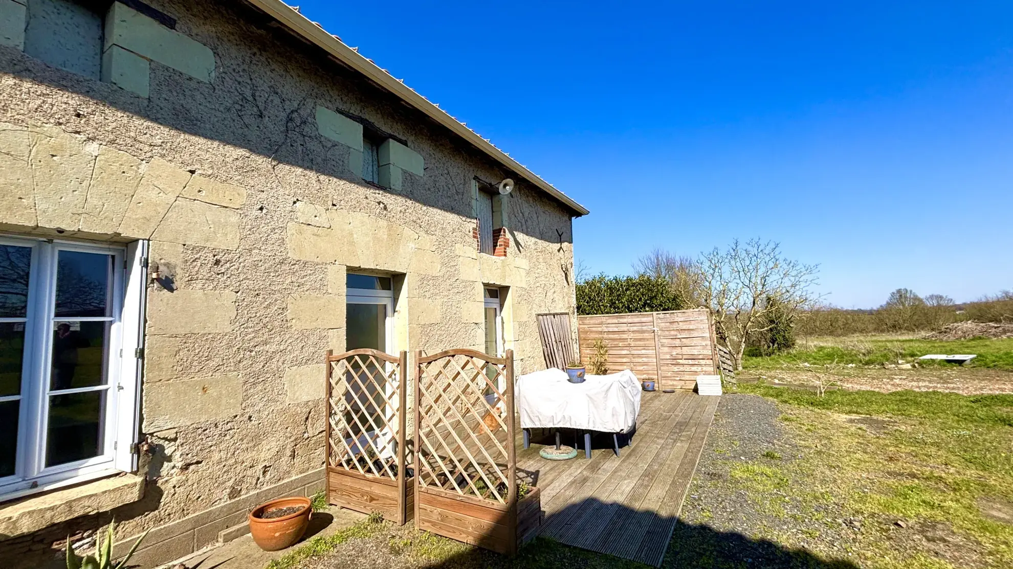 Maison de village à Cléré-sur-Layon avec terrasse et vue dégagée, 108 m² 