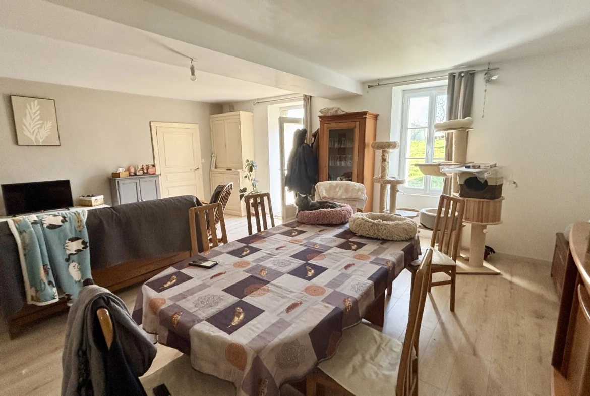 Maison de village à Cléré-sur-Layon avec terrasse et vue dégagée, 108 m² 