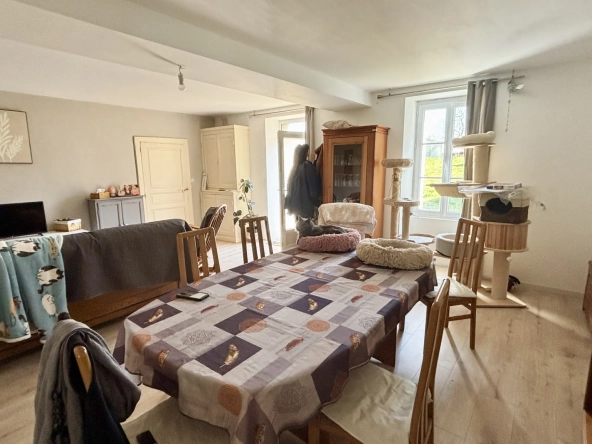 Maison de village à Cléré-sur-Layon avec terrasse et vue dégagée, 108 m² 