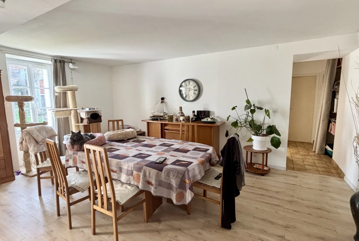 Maison de village à Cléré-sur-Layon avec terrasse et vue dégagée, 108 m² 
