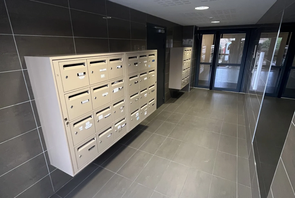 Studio de 28,73 m² à vendre à Troyes avec balcon et deux parkings 