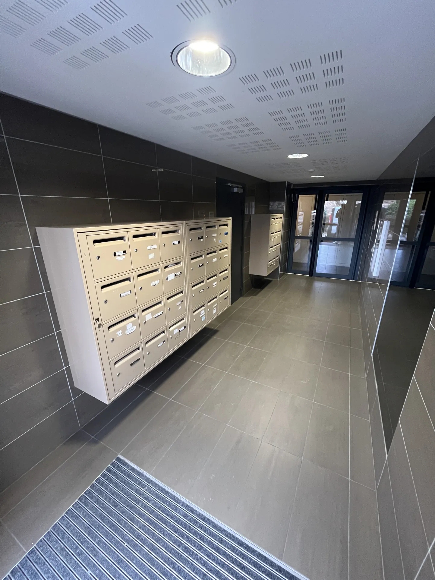 Studio de 28,73 m² à vendre à Troyes avec balcon et deux parkings 