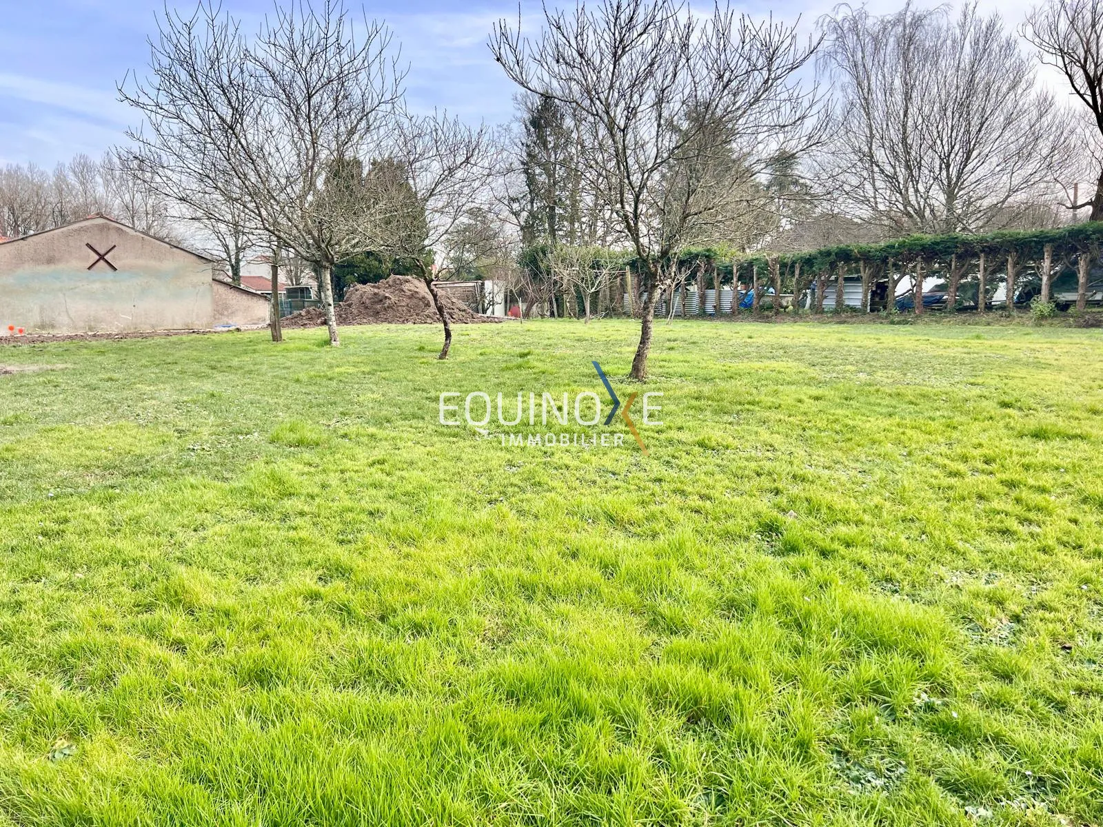 Vente de Terrain Constructible de 757 m² au Pallet près de la gare 