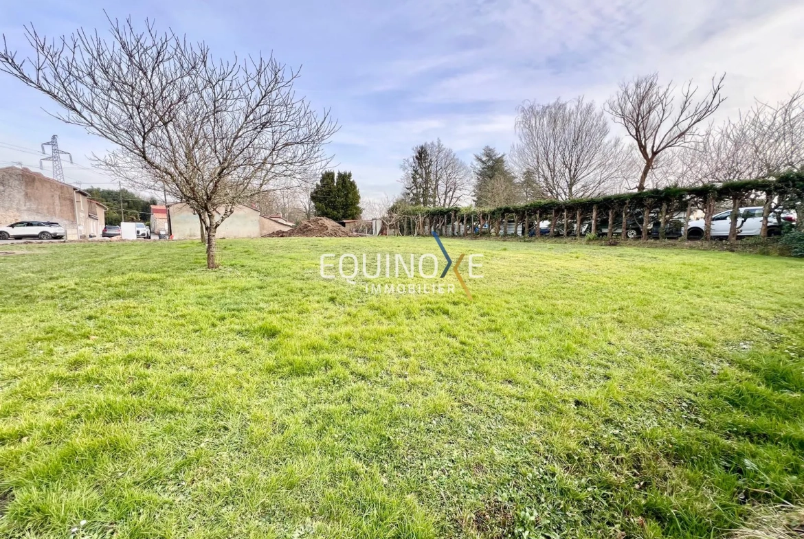 Vente de Terrain Constructible de 757 m² au Pallet près de la gare 