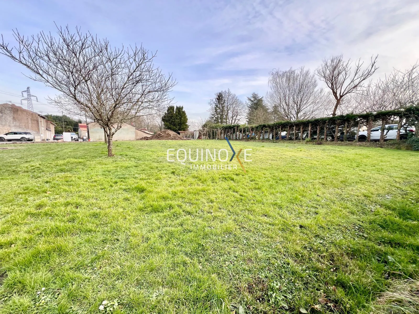 Vente de Terrain Constructible de 757 m² au Pallet près de la gare 