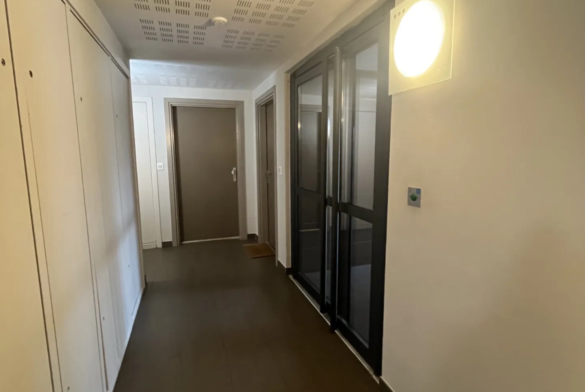 Studio de 28,73 m² à vendre à Troyes avec balcon et deux parkings 