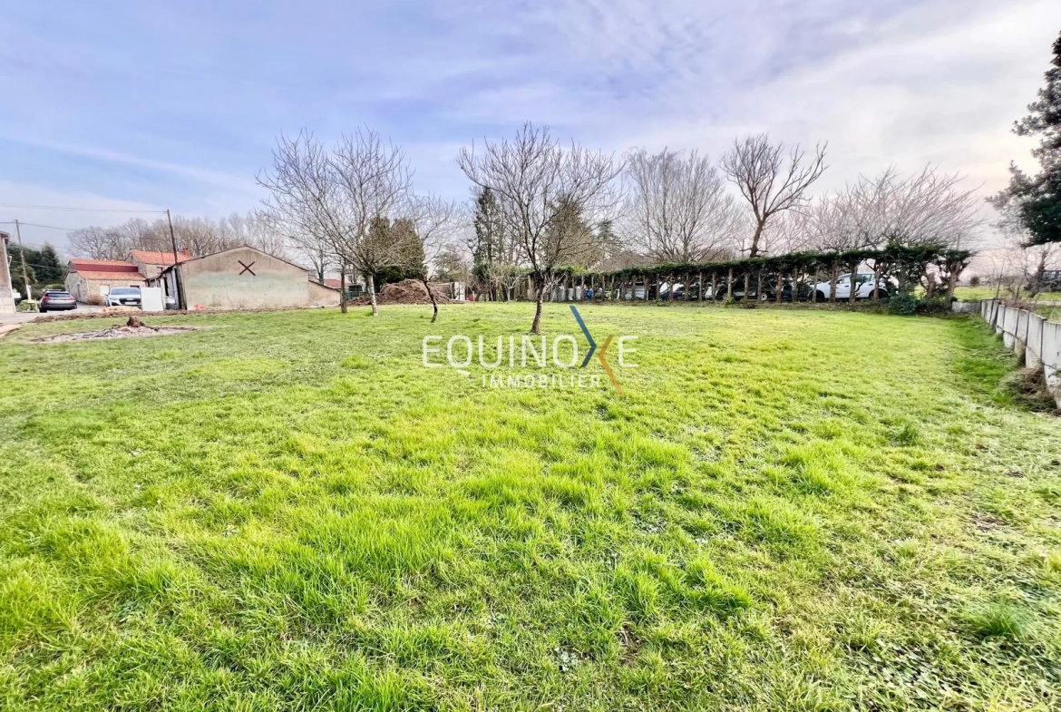 Vente de Terrain Constructible de 757 m² au Pallet près de la gare 