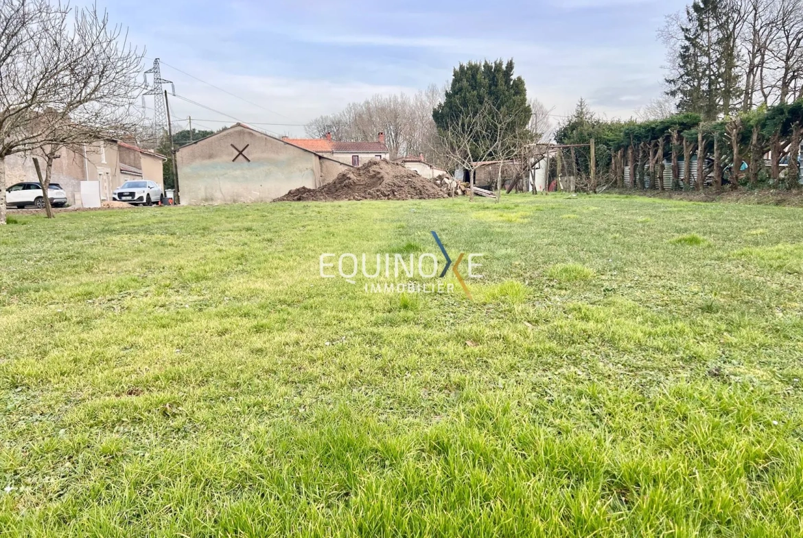 Vente de Terrain Constructible de 757 m² au Pallet près de la gare 