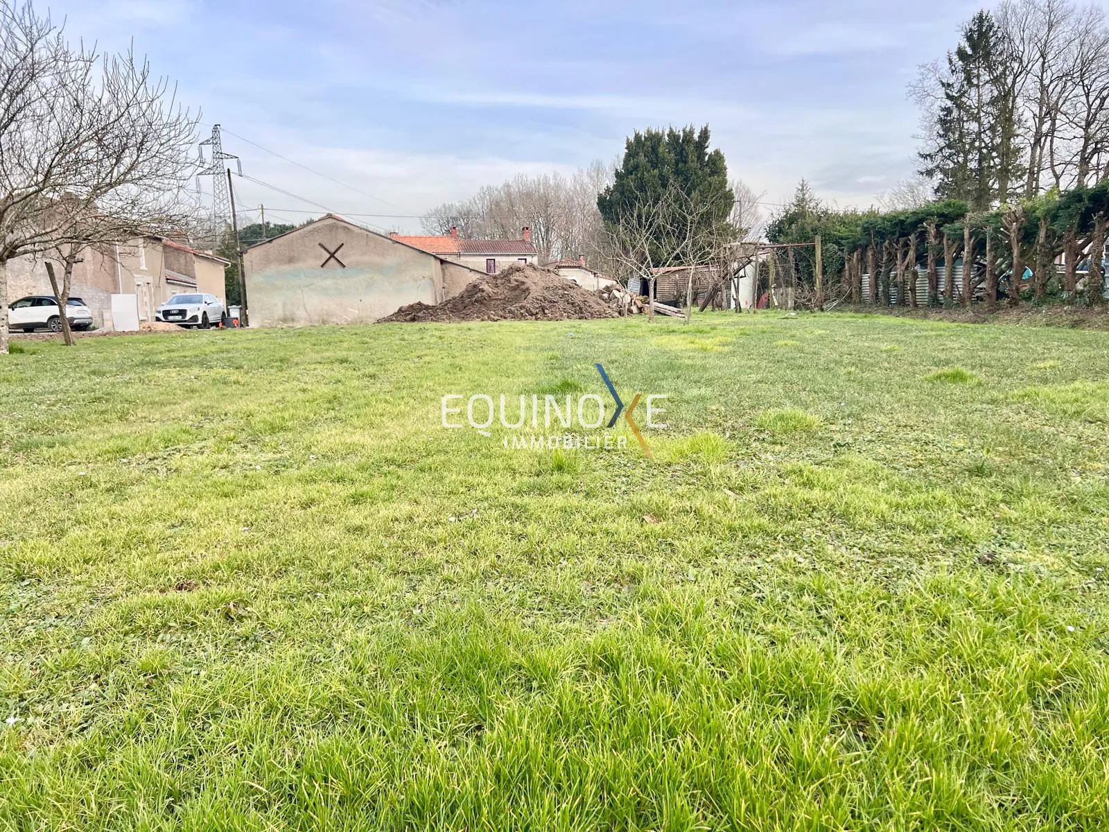 Vente de Terrain Constructible de 757 m² au Pallet près de la gare 
