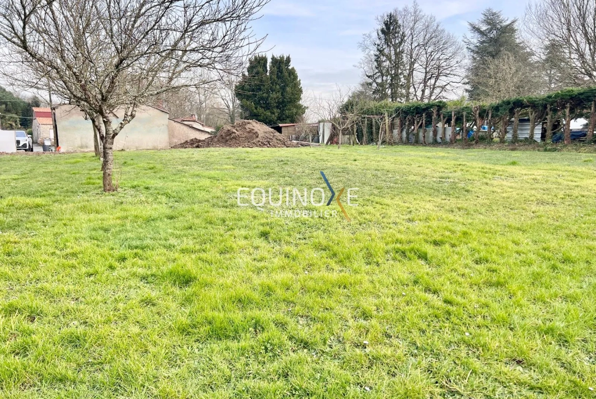 Vente de Terrain Constructible de 757 m² au Pallet près de la gare 