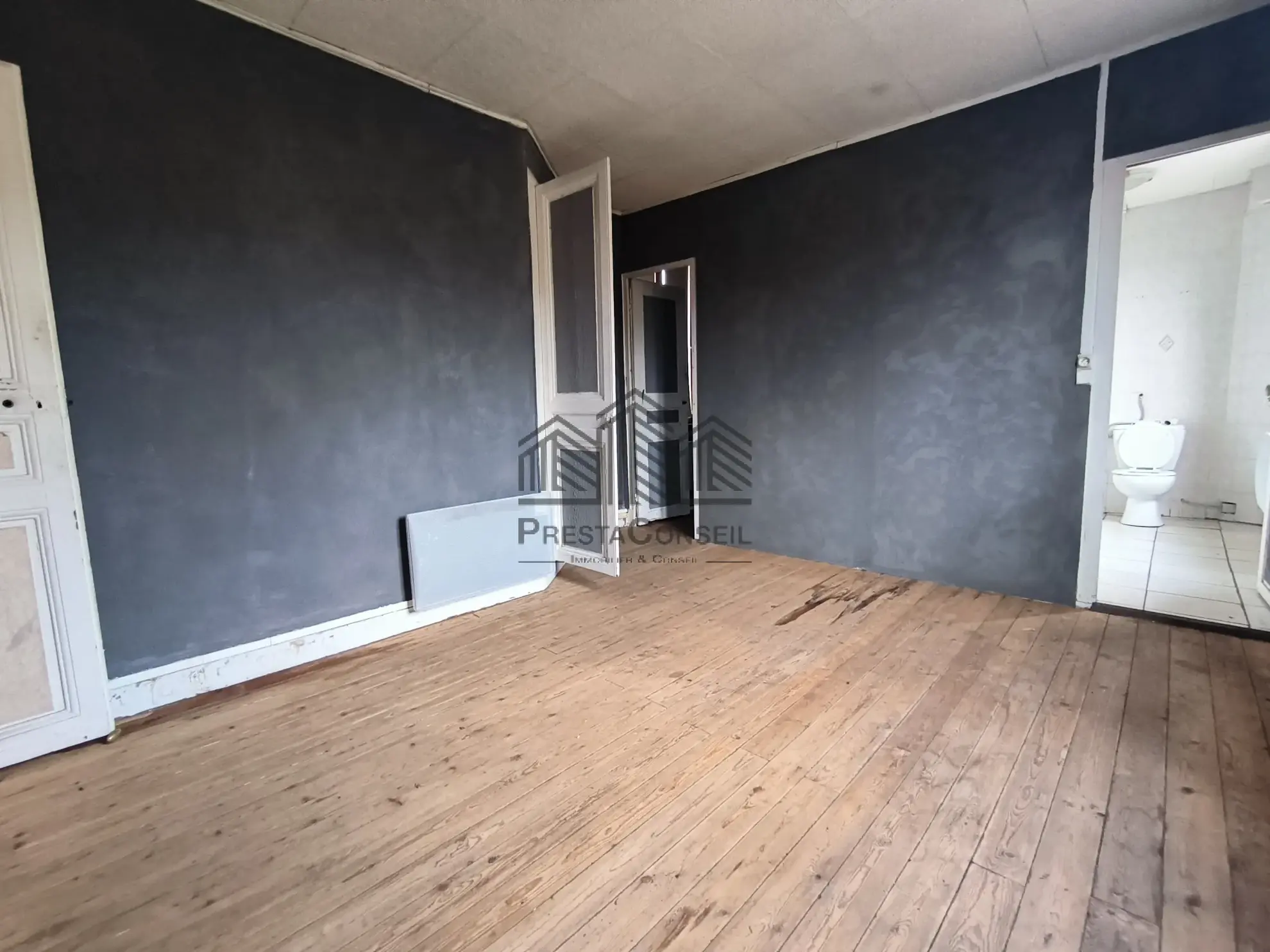 Local commercial de 138,7 m² à Saint-Pierre-Les-Elbeuf avec potentiel de transformation en habitation 