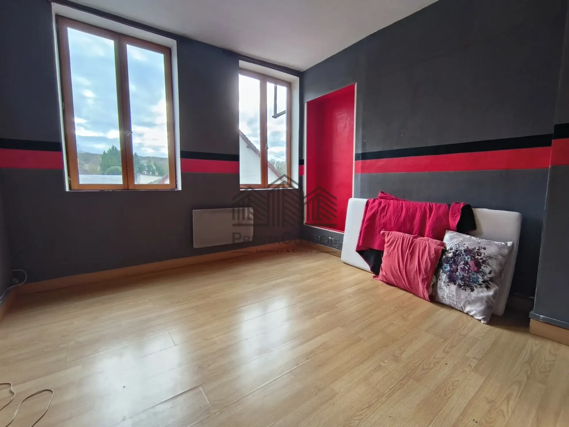 Local commercial de 138,7 m² à Saint-Pierre-Les-Elbeuf avec potentiel de transformation en habitation 