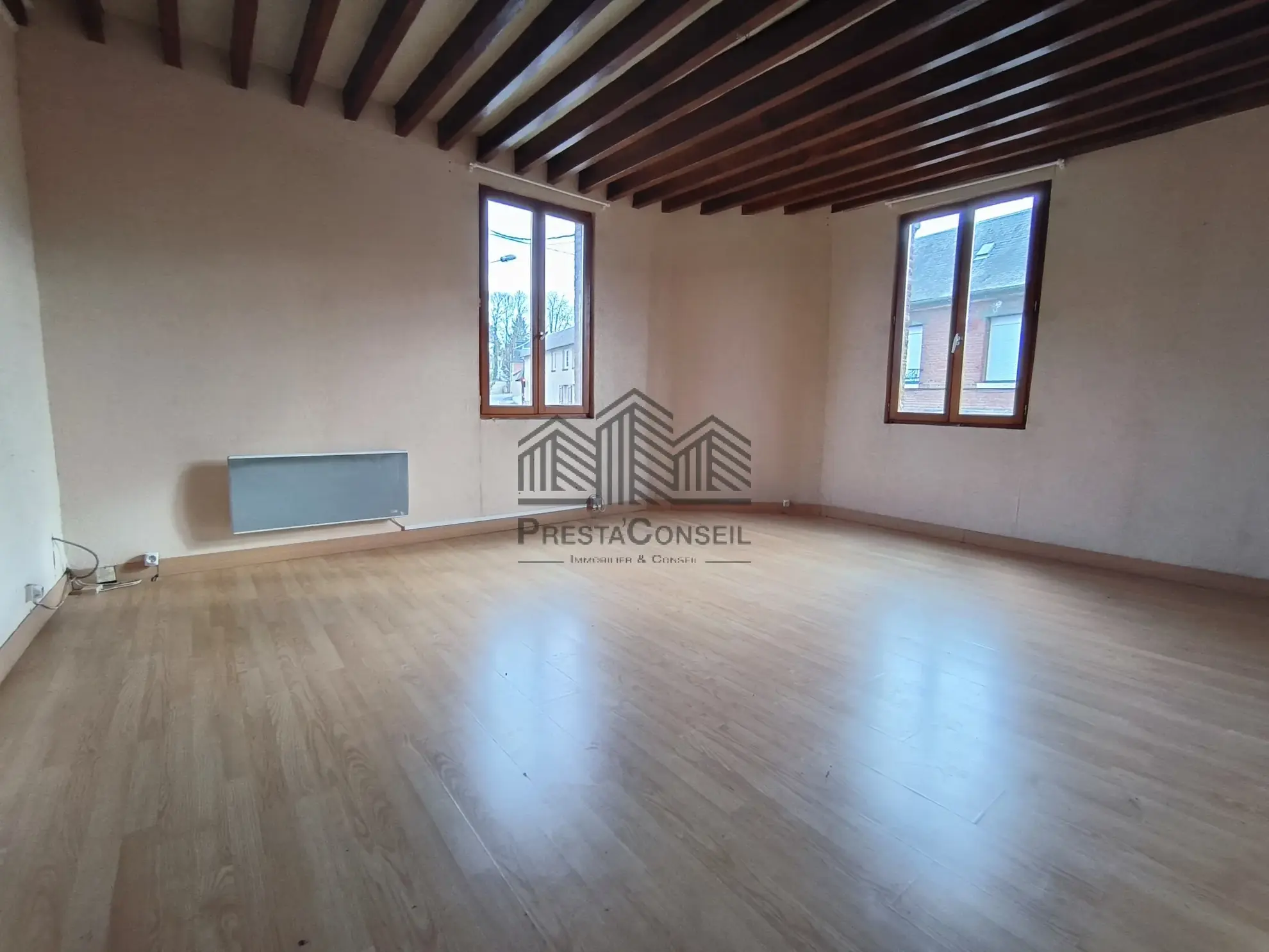 Local commercial de 138,7 m² à Saint-Pierre-Les-Elbeuf avec potentiel de transformation en habitation 