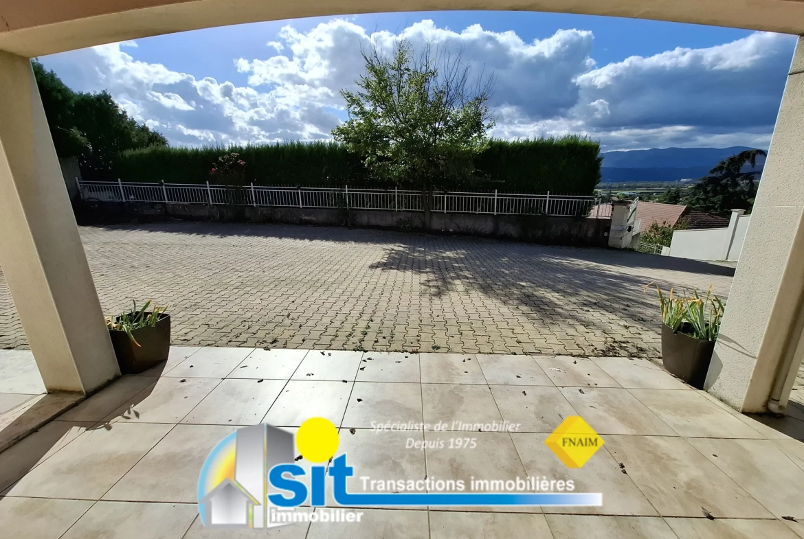 Maison familiale de 136 m² à Chanas avec vue sur le Pilat 
