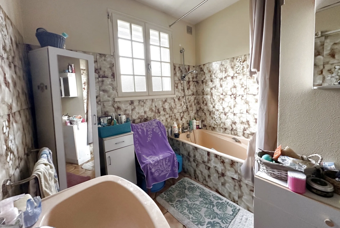 Maison de plain-pied avec grand jardin et garage à Niort - Opportunité à saisir 